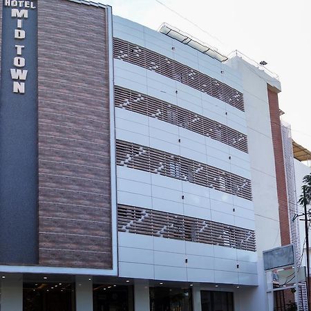 Hotel Midtown Vadodara Bagian luar foto