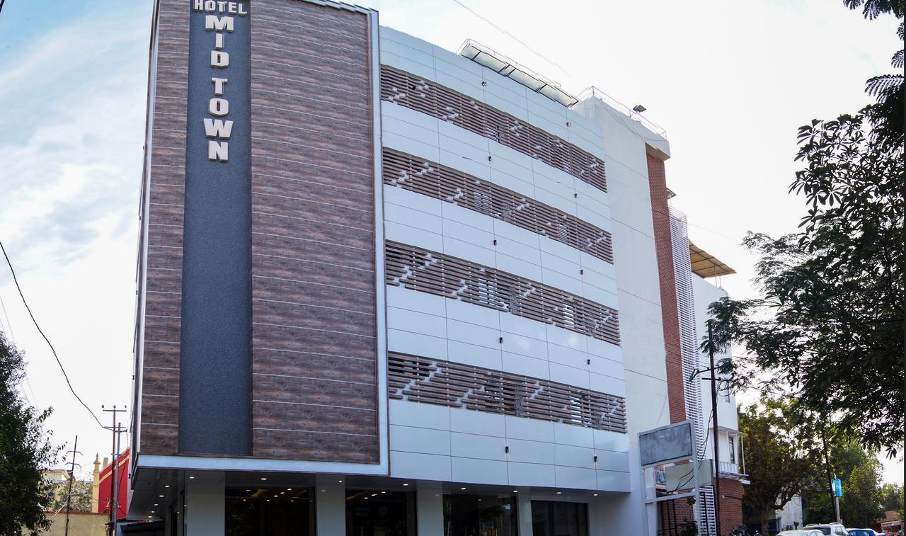 Hotel Midtown Vadodara Bagian luar foto