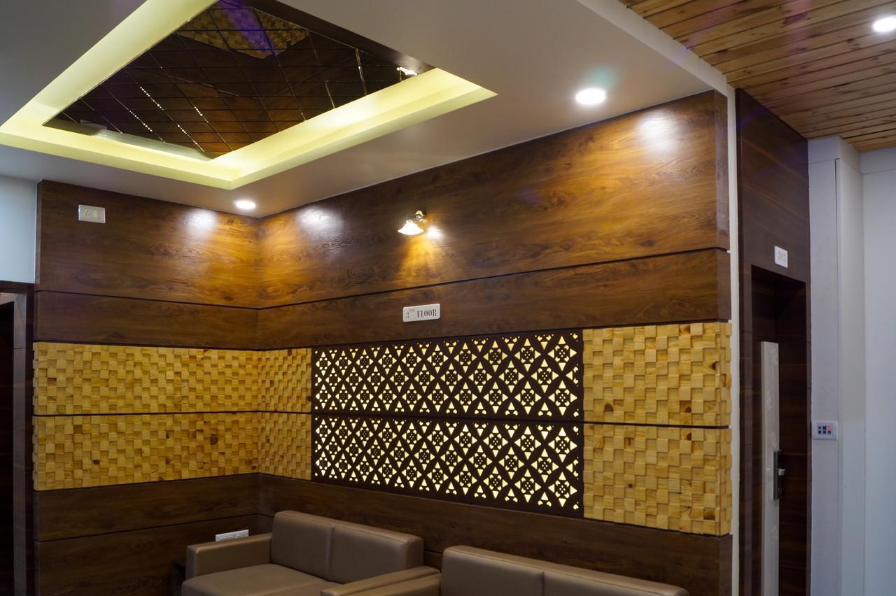 Hotel Midtown Vadodara Bagian luar foto