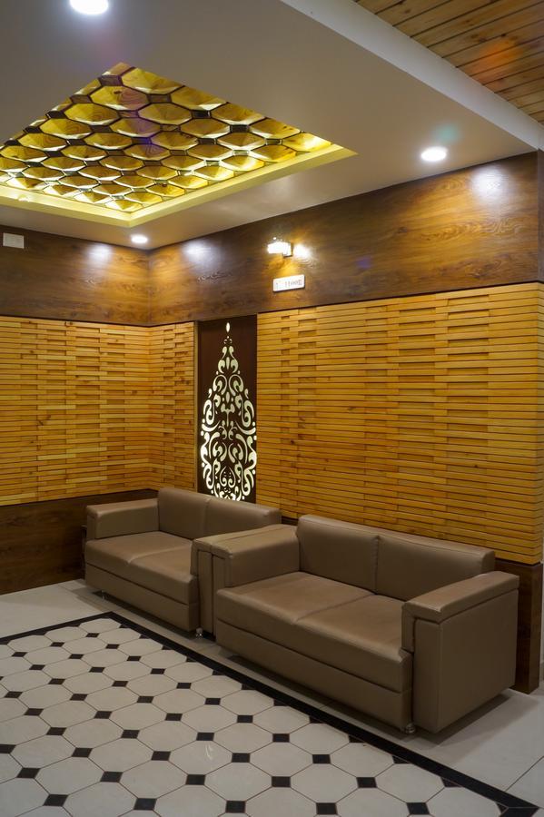 Hotel Midtown Vadodara Bagian luar foto
